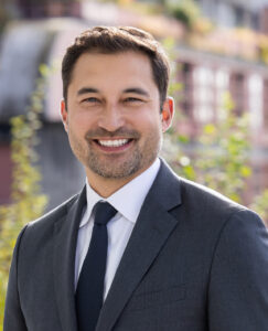 A headshot of Chandler H Udo a mesothelioma lawyer and asbestos exposure attorney at Oslund Udo Little