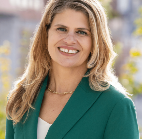 Vanessa-Oslund-Headshot-2025-cropped